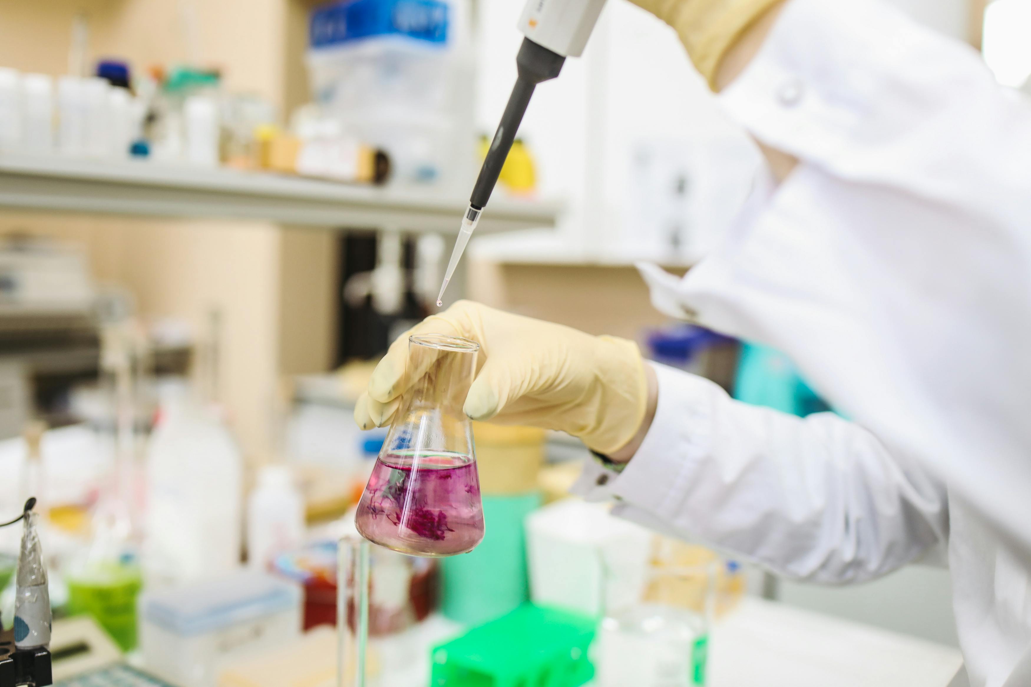 Von CRISPR-Durchbrüchen bis hin zu Entdeckungen von Biomarkern – die Huntington-Forschung schreitet schneller voran als je zuvor. Informieren Sie sich über die wichtigsten wissenschaftlichen Neuigkeiten vom März!  